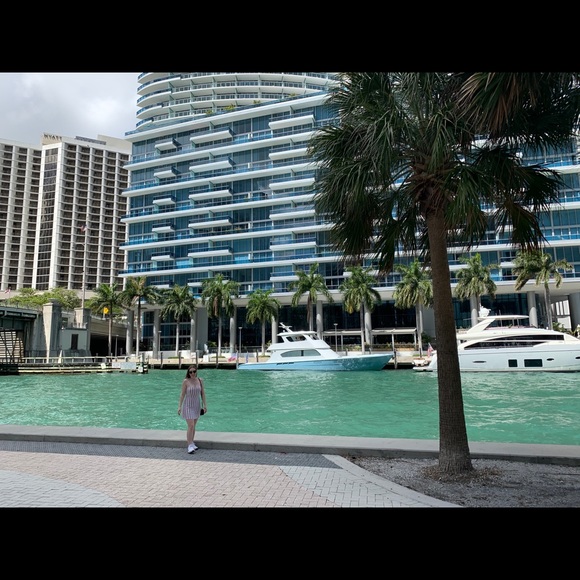 Meet your Posher, Alison - Picture 1 of 1